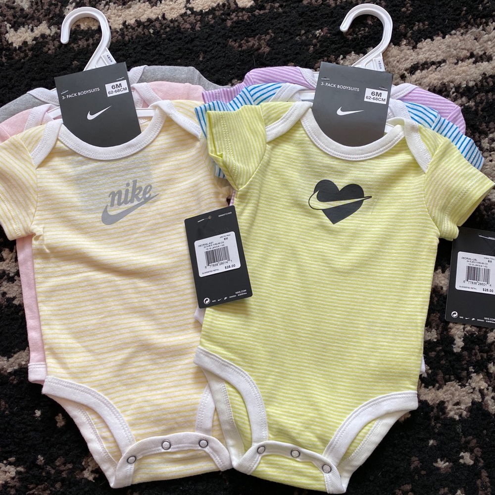 Nike onesies - Picture 1 of 1
